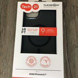 iPhone 14 Plus Tech21 MagSafe Flexshock Drop Proof Case